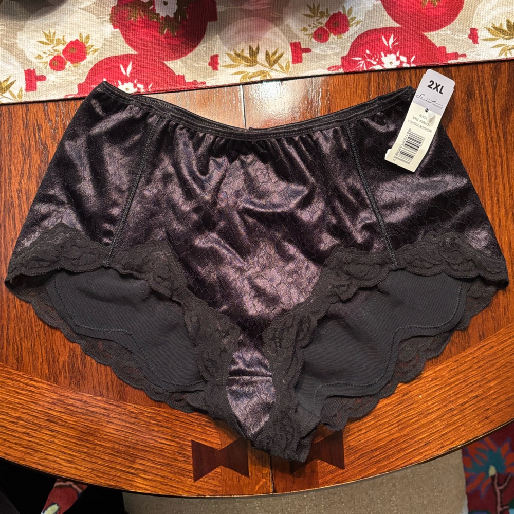Secret Treasures Black Lace & Bow Control Boyshort Panties